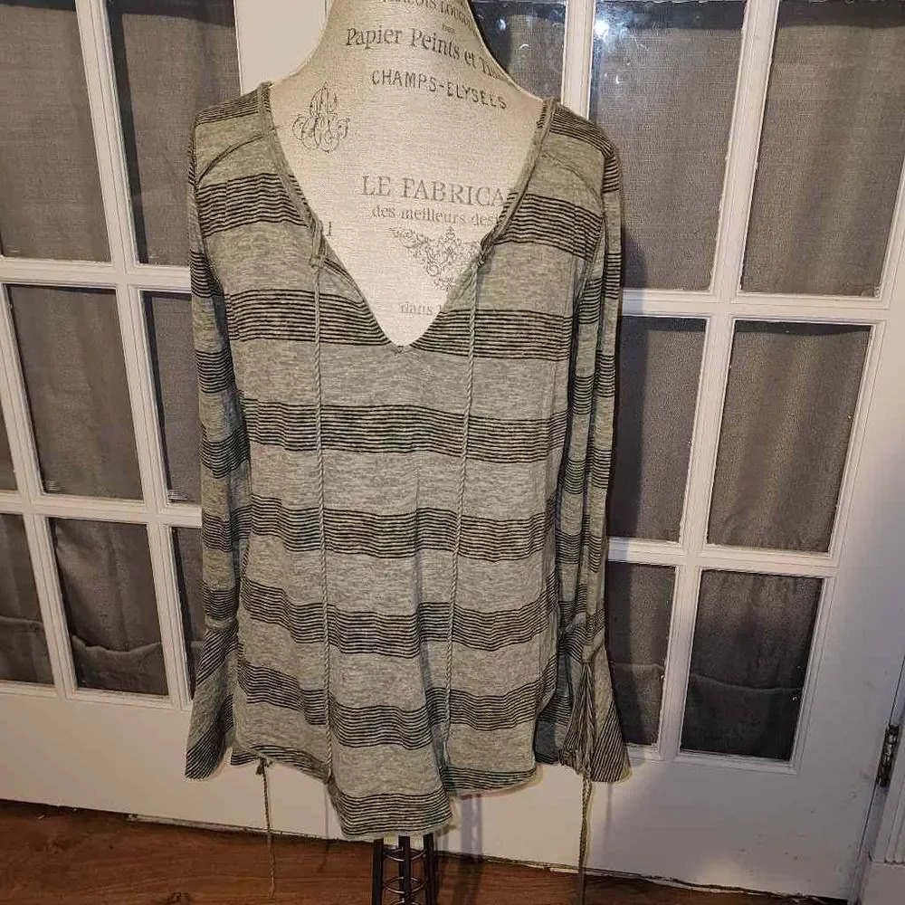 We The Free People Womens Gray Striped Flared Sleeve V Neck Shirt Top Small